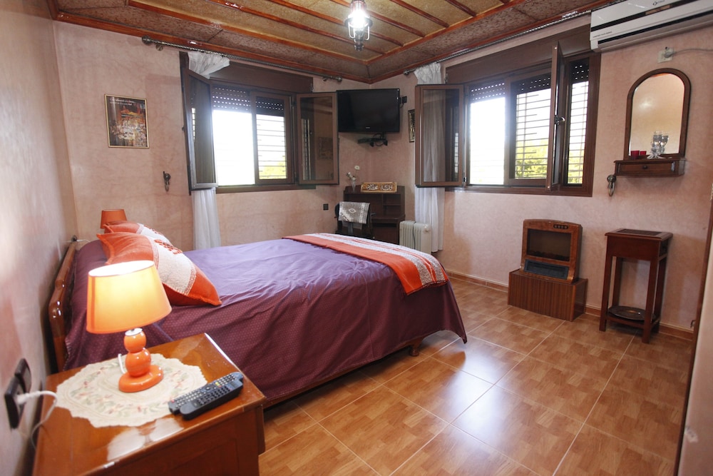 Basic Triple Room, Multiple Beds, Garden View photo 2