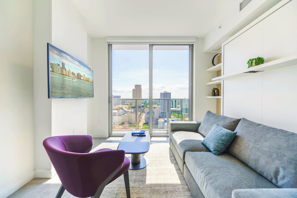 Deluxe Condo, 1 Bedroom, City View photo 1