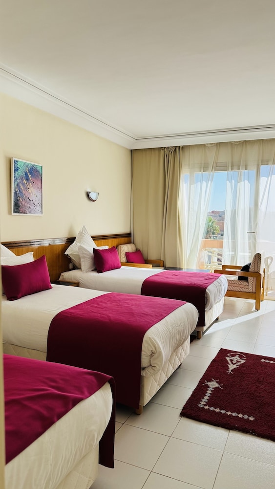 Deluxe Triple Room, Non Smoking, City View