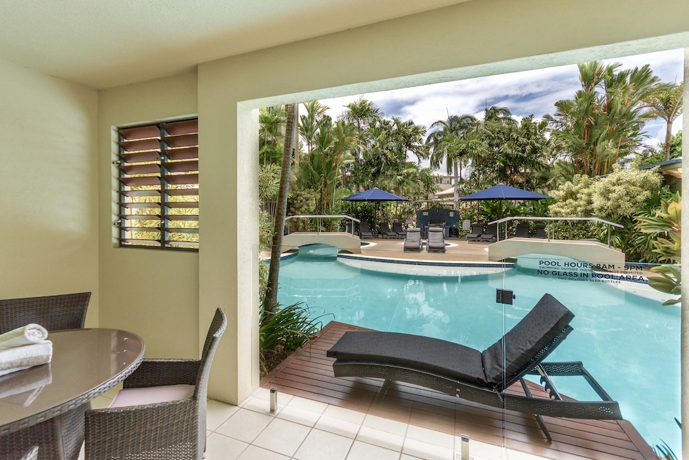 1 Bedroom Pool Entry - Photo 11