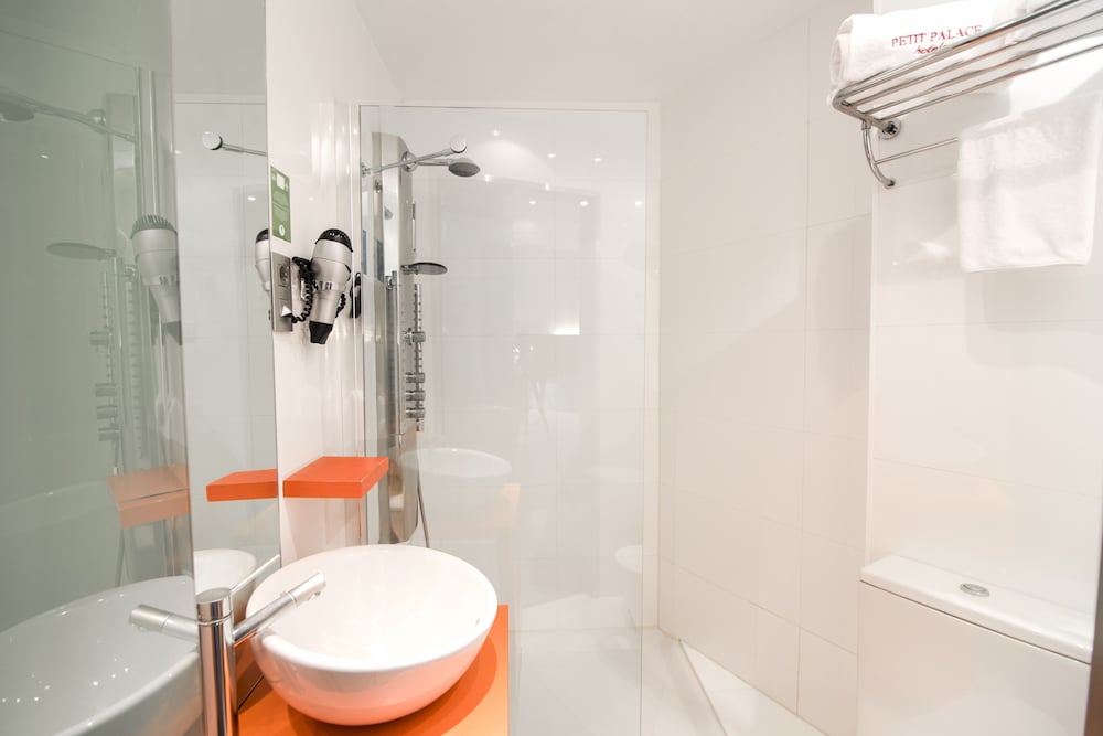 Standard Double Room - Photo 4