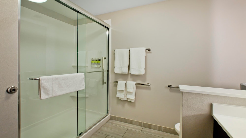 Standard Room, 2 Queen Beds - Photo 3