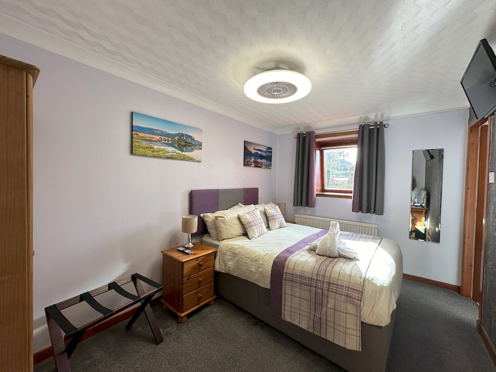 Single Room, Ensuite (Room 12 - Large. 1st Floor)