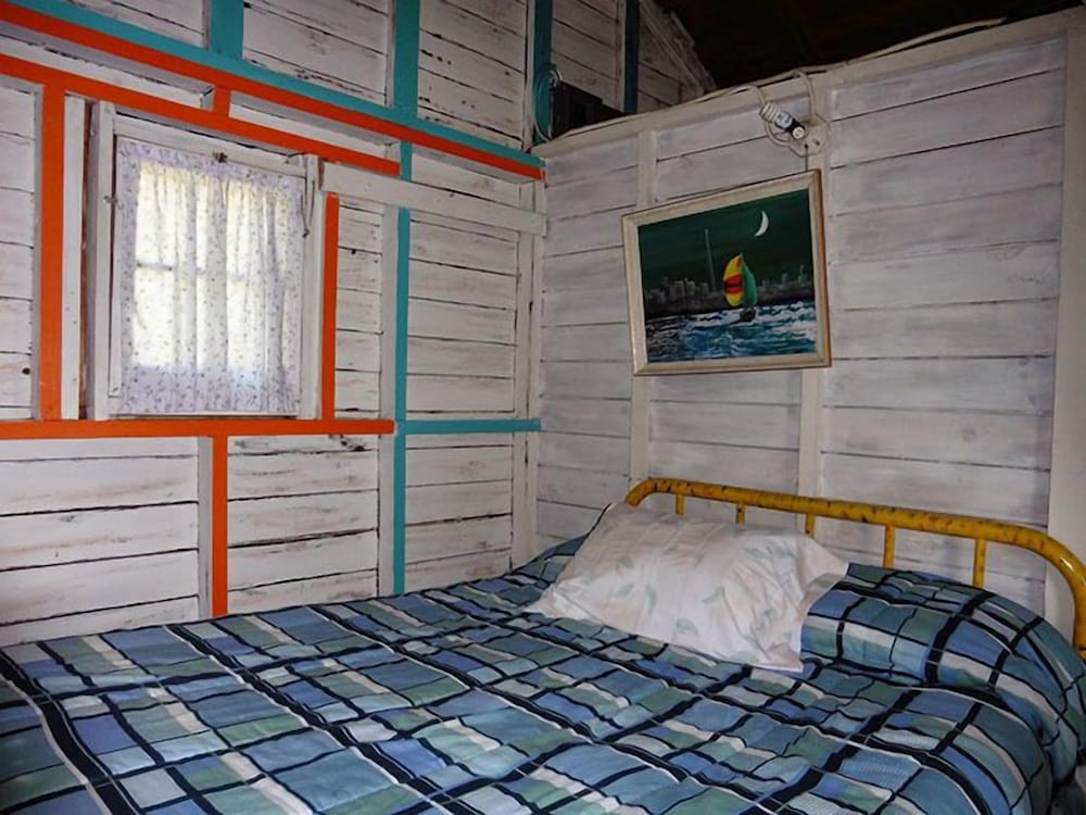 Traditional Cottage, 2 Bedrooms, Kitchen, Bay View (Waterfront Cottage 5) photo 1