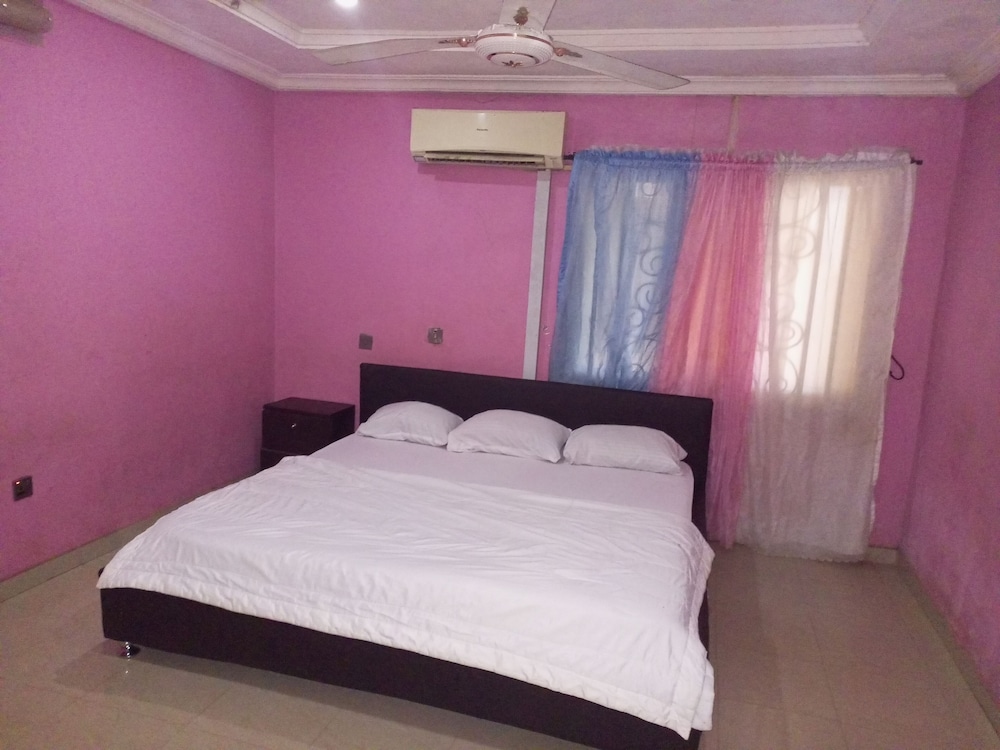 Basic Single Room, 1 King Bed photo 1