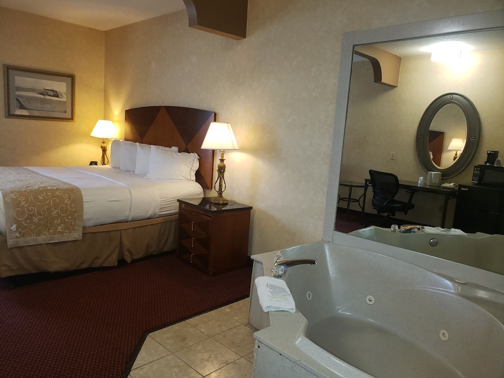 Jetted Tub Suite photo 1