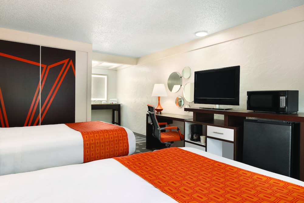 Deluxe Double Room, 2 Double Beds - Photo 8