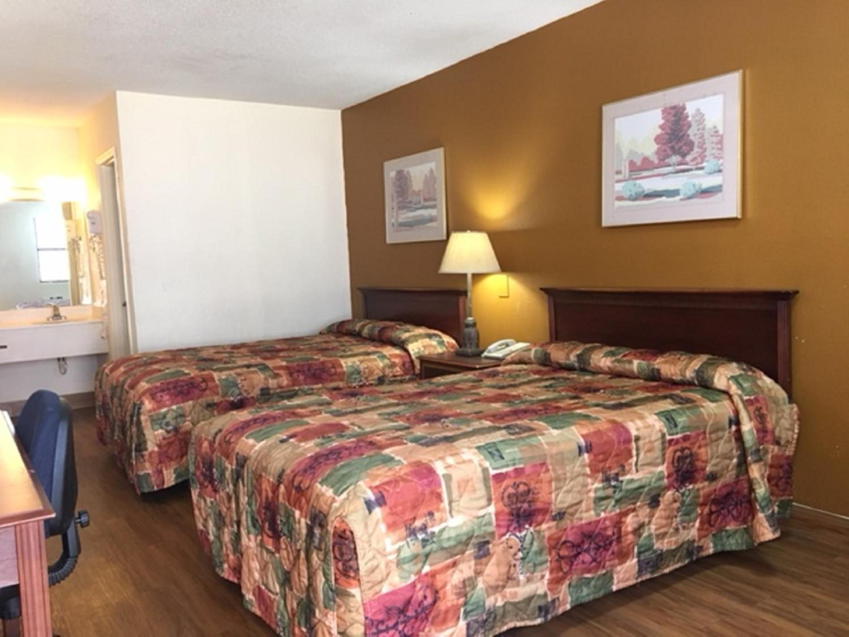 Double Room with Two Double Beds - Smoking - Photo 4