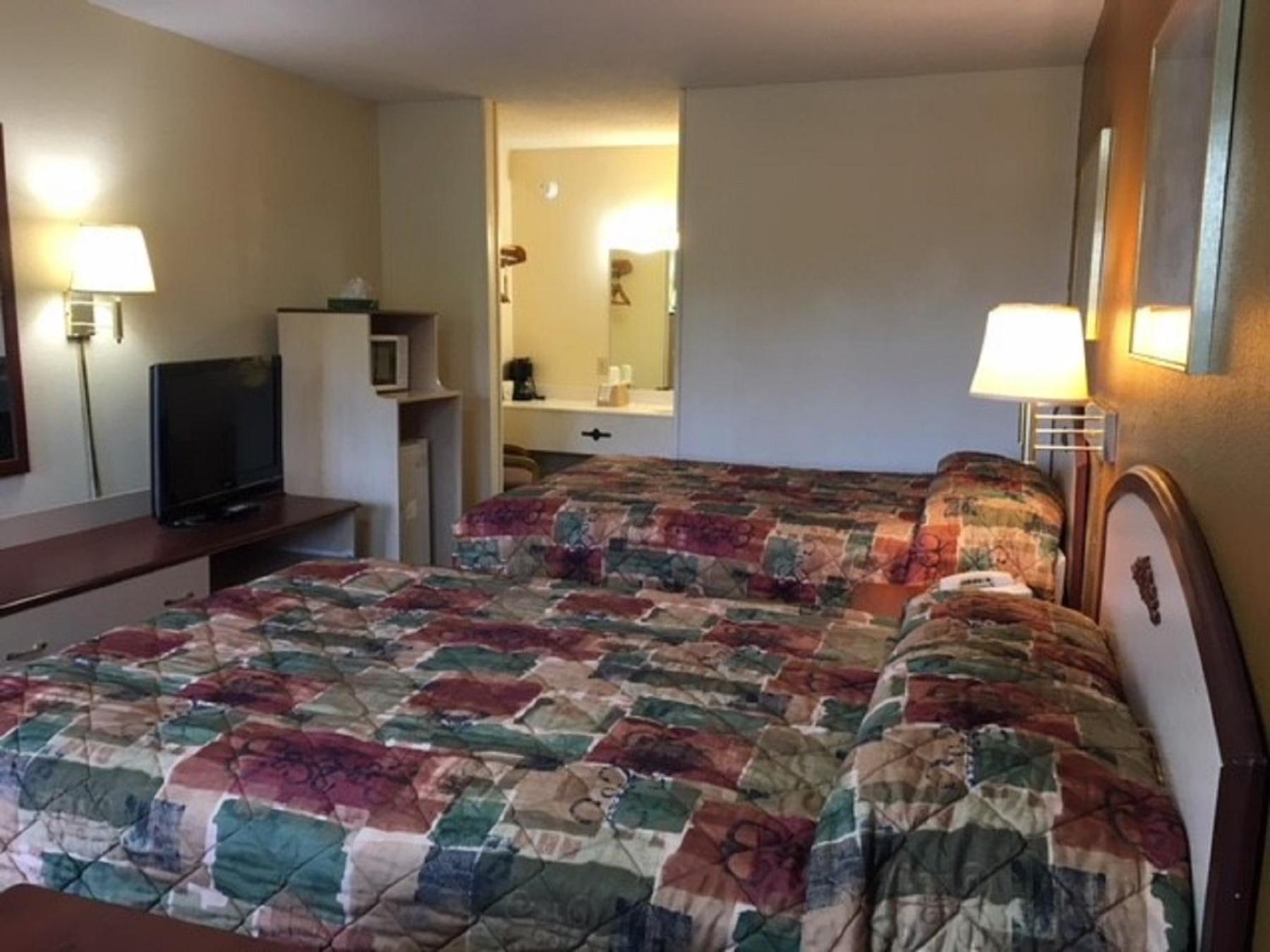 Double Room with Two Double Beds - Photo 8