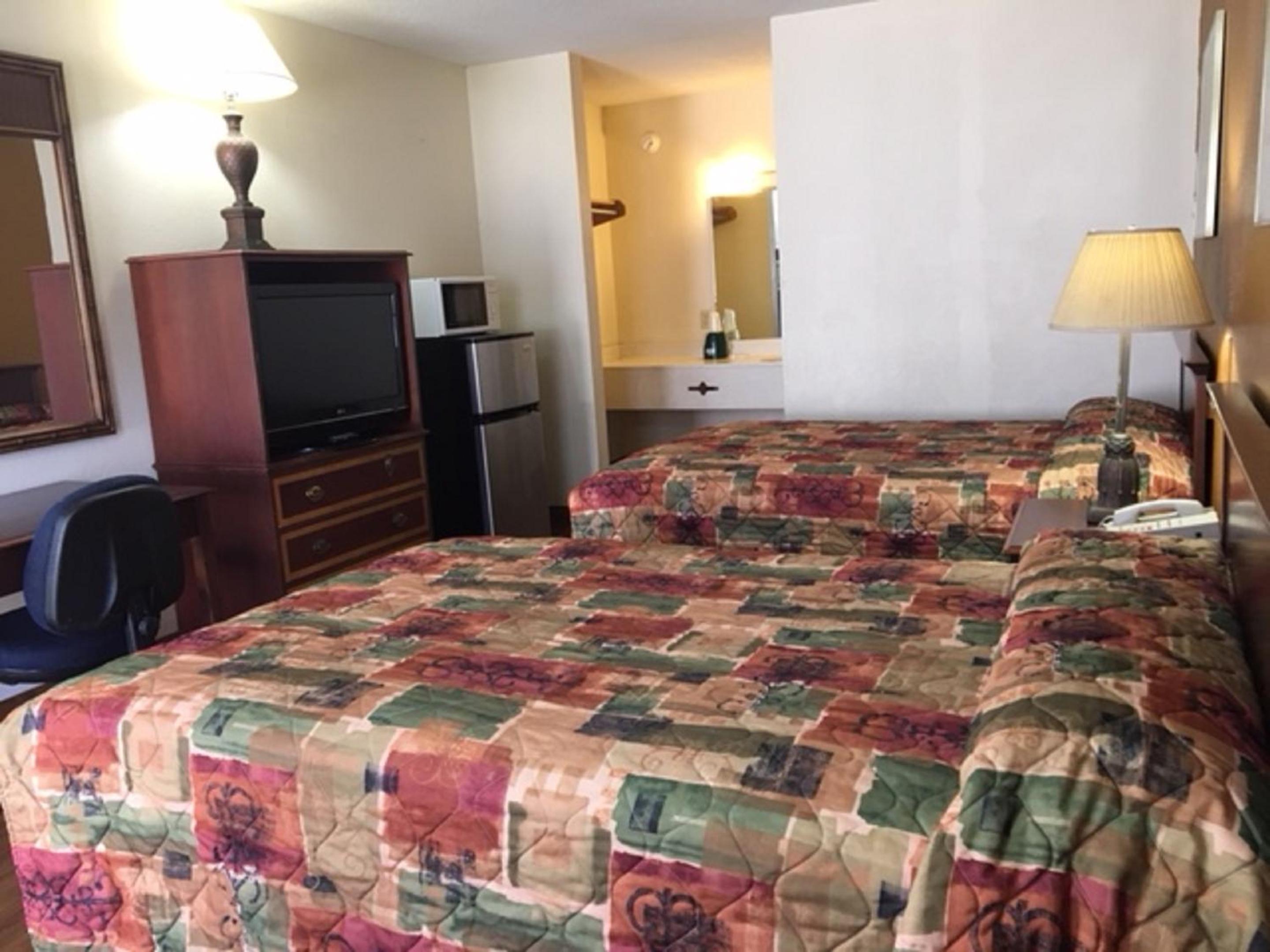 Double Room with Two Double Beds - Smoking - Photo 6