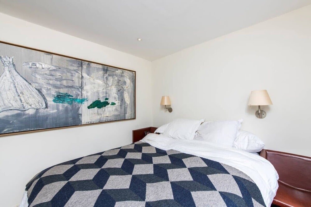 Apartment (2 Bedrooms)