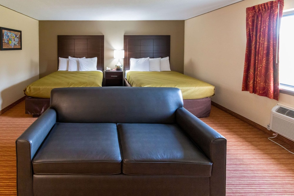 Suite, Multiple Beds, Non Smoking photo 2