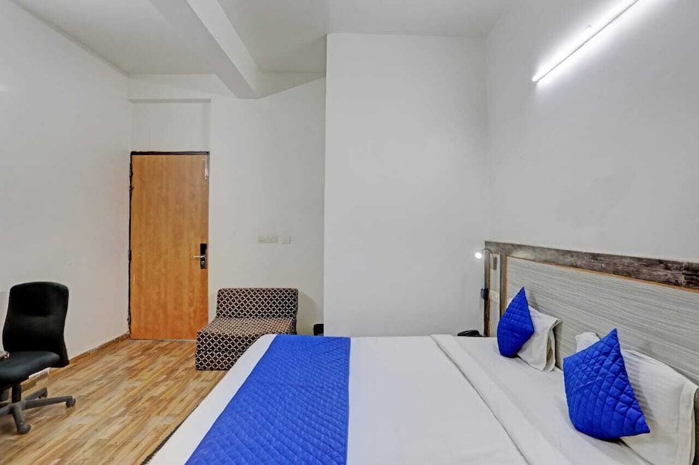 Deluxe Room - Photo 3