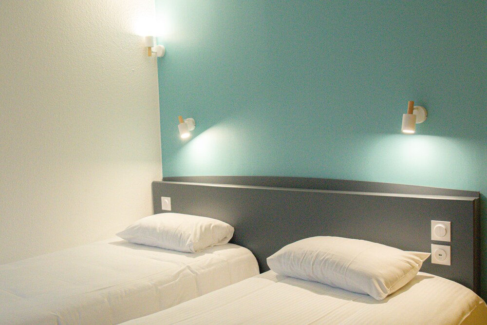 Standard Room, 2 Twin Beds - Photo 5