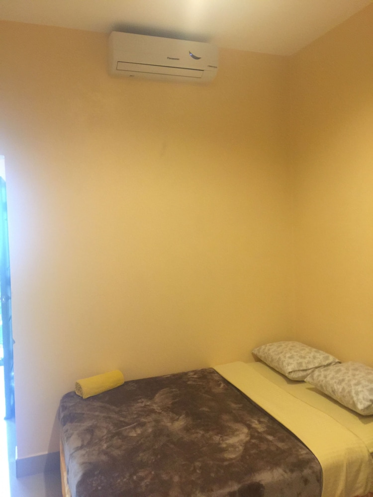 Classic Twin Room, 2 Twin Beds, Private Bathroom photo 3