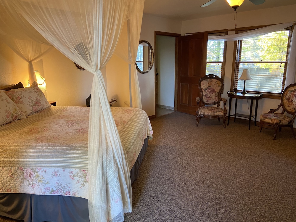 Annies Room, 1 King Bed, Ground Floor