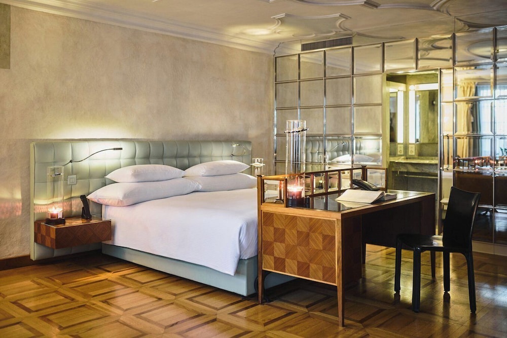 Room (Design Queen Superior)