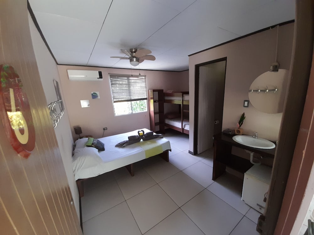 Standard Quadruple Room, Multiple Beds, Private Bathroom