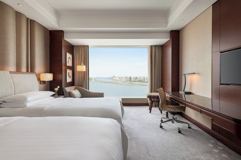 Deluxe Room, 2 Twin Beds, River View photo 3
