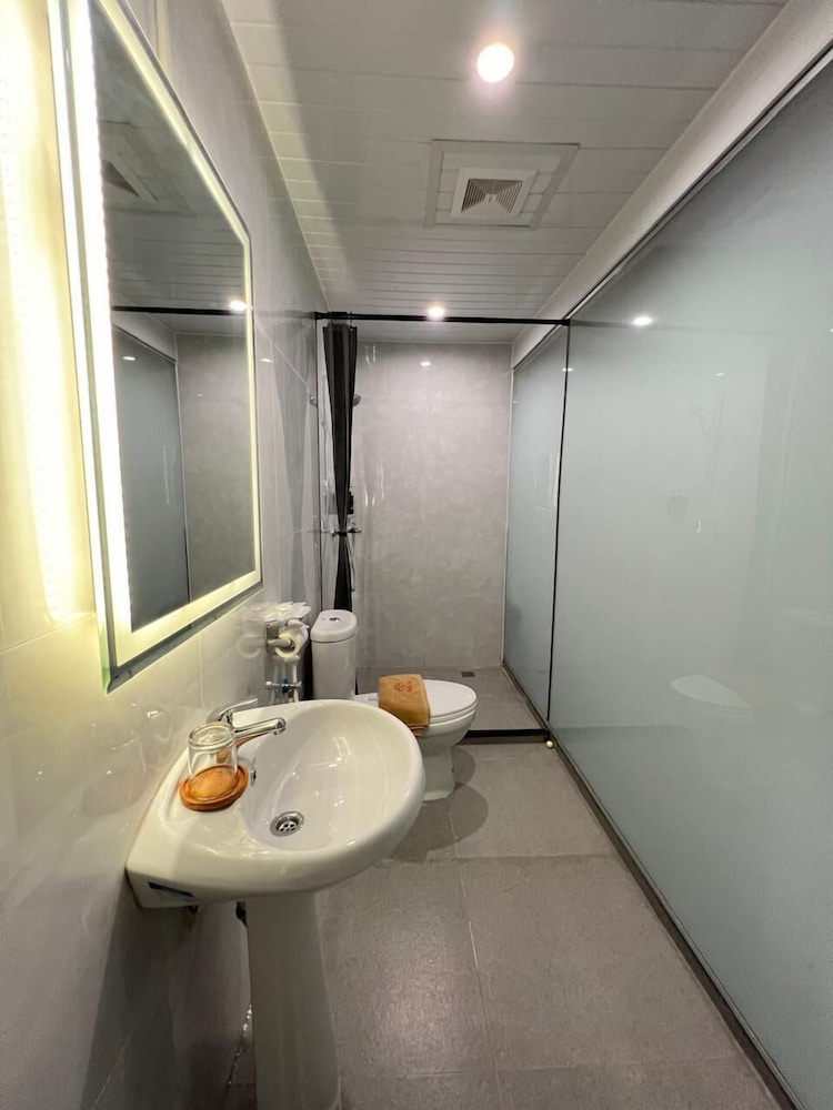 Comfort Room, 1 Bedroom - Photo 3