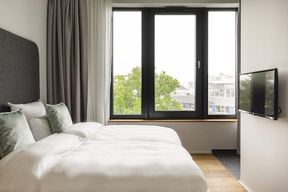 Large Studio, Kitchenette, Balcony photo 1