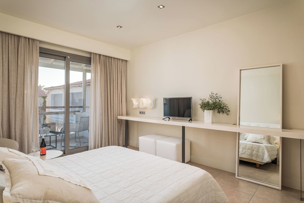 Deluxe Double or Twin Room, Balcony, Pool View - Photo 5