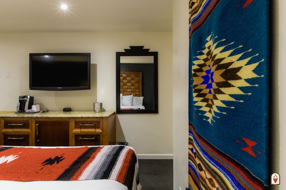 Standard Room, 2 Queen Beds (Double Queen Room) - Photo 4