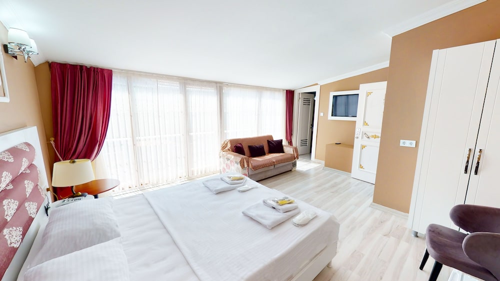 Deluxe Studio Suite photo 3