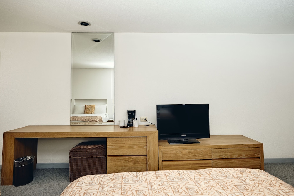Standard Room, 2 Double Beds, City View photo 3