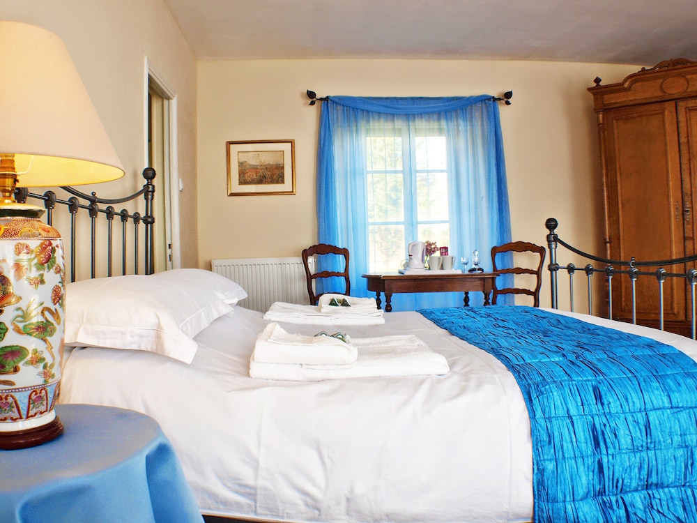 Deluxe Quadruple Room (Van Gogh)
