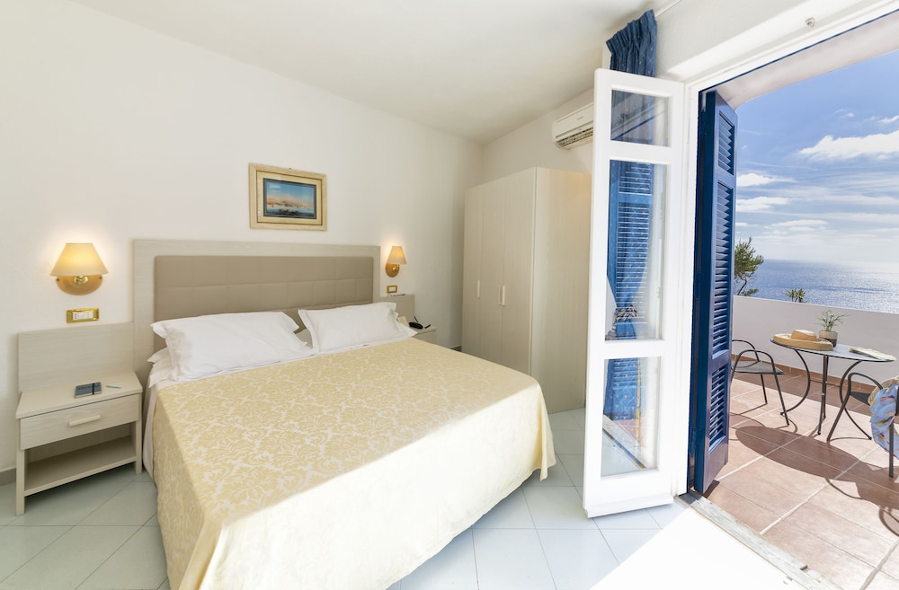 Superior Room, Balcony, Sea View - Photo 1