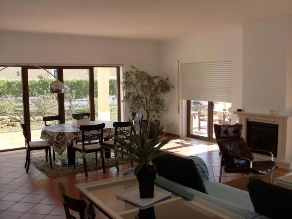 Villa - Photo 3