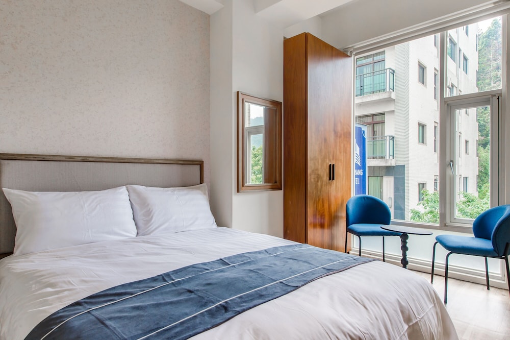 Superior Double Room, City View - Photo 7