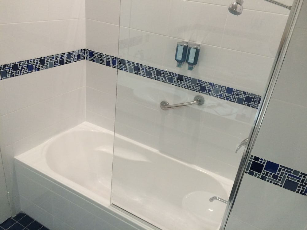 Business Room (Shower over Bath) - Photo 6