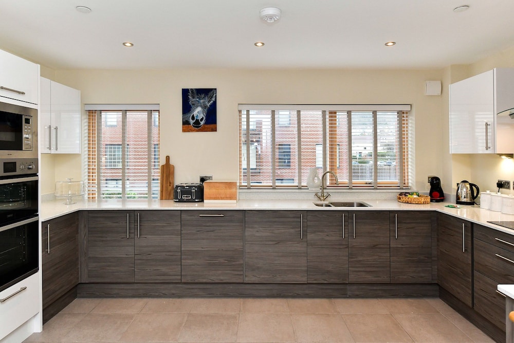Luxury House photo 2