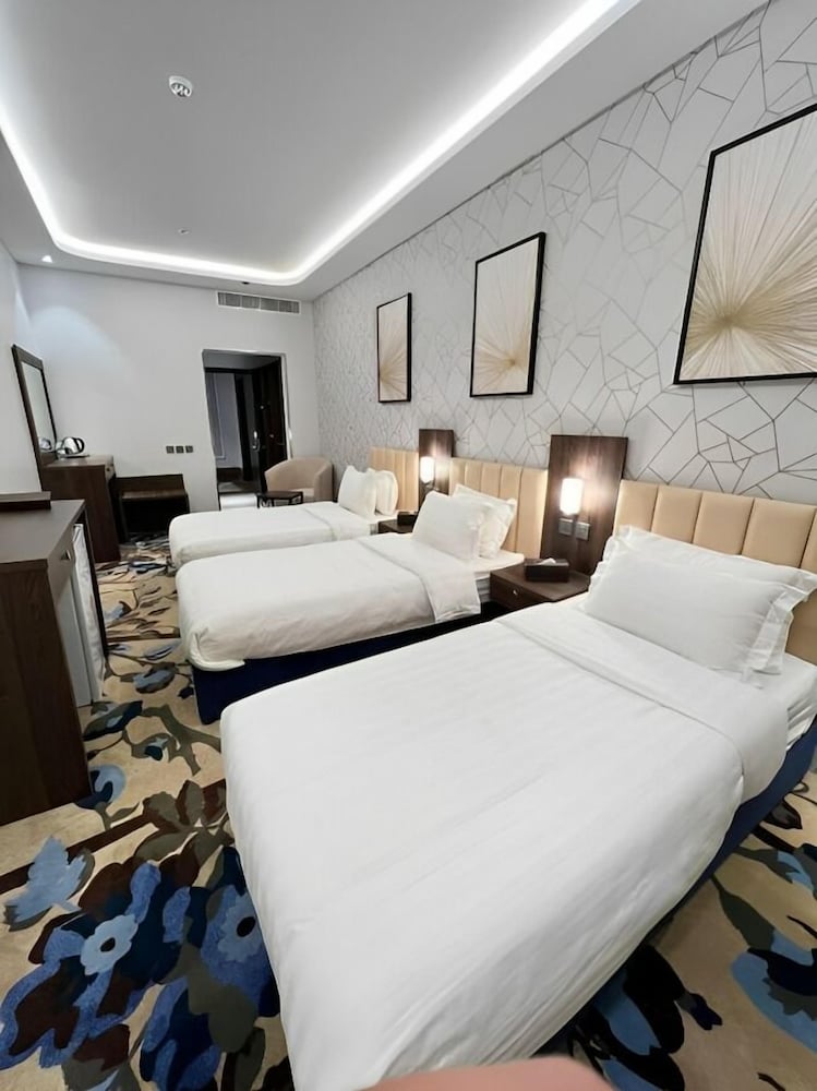 Deluxe Triple Room photo 2
