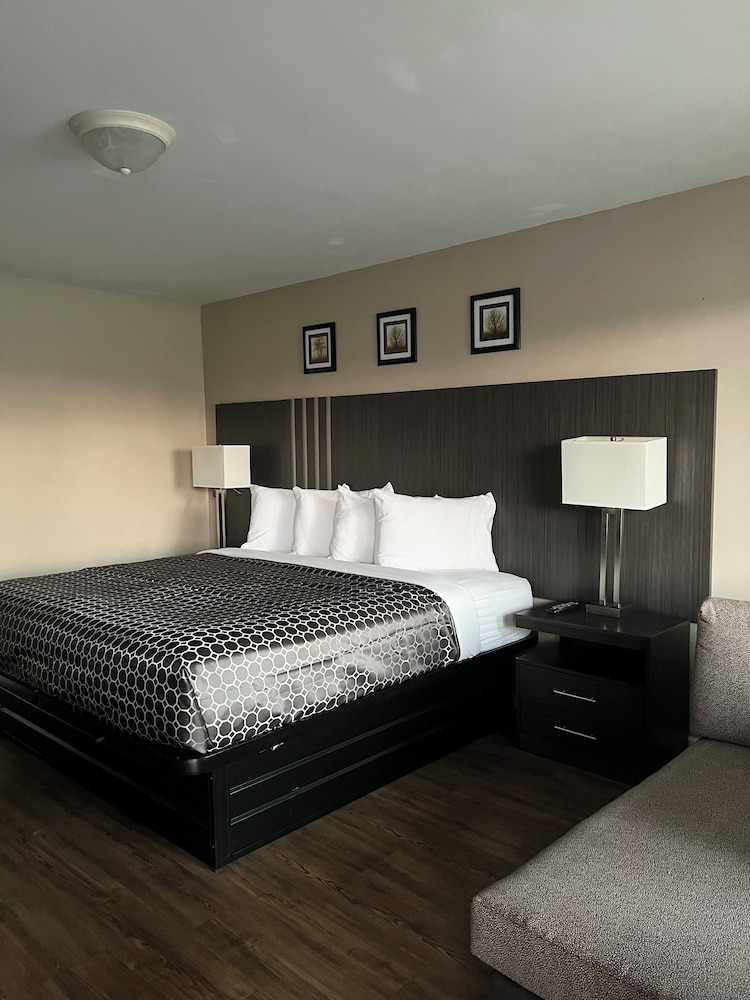 Deluxe Room, 1 King Bed, Non Smoking photo 1