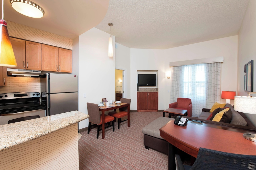 Suite, 1 Bedroom - Photo 3