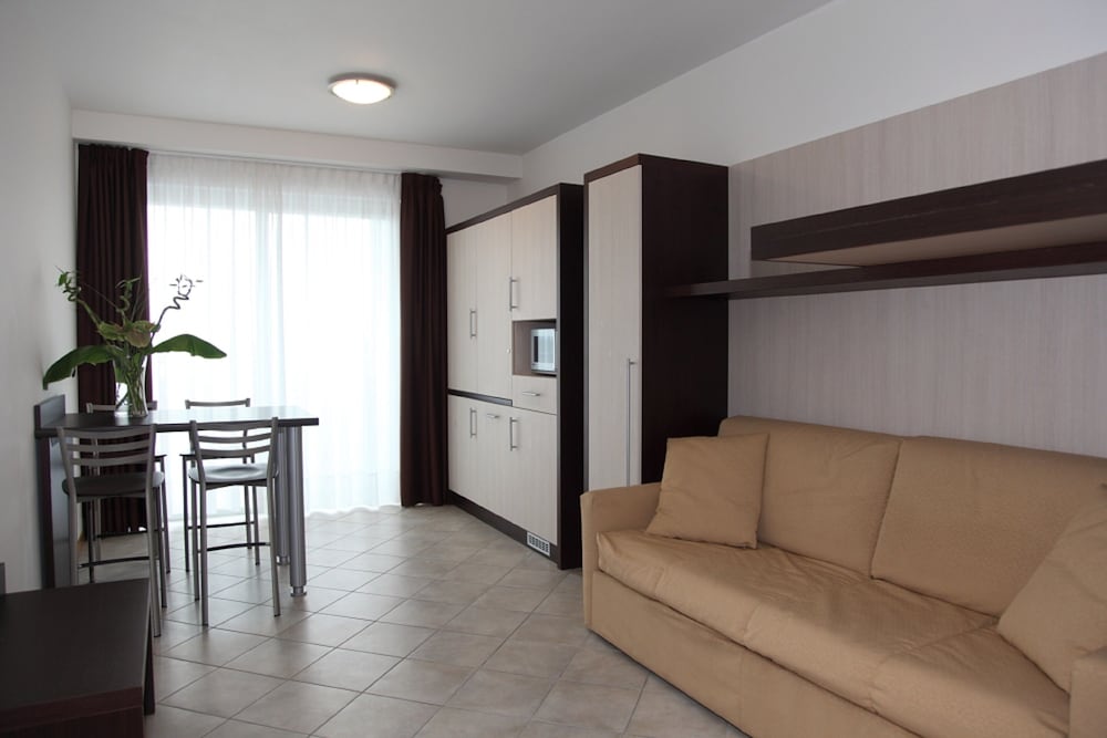Suite (Easy) - Photo 3