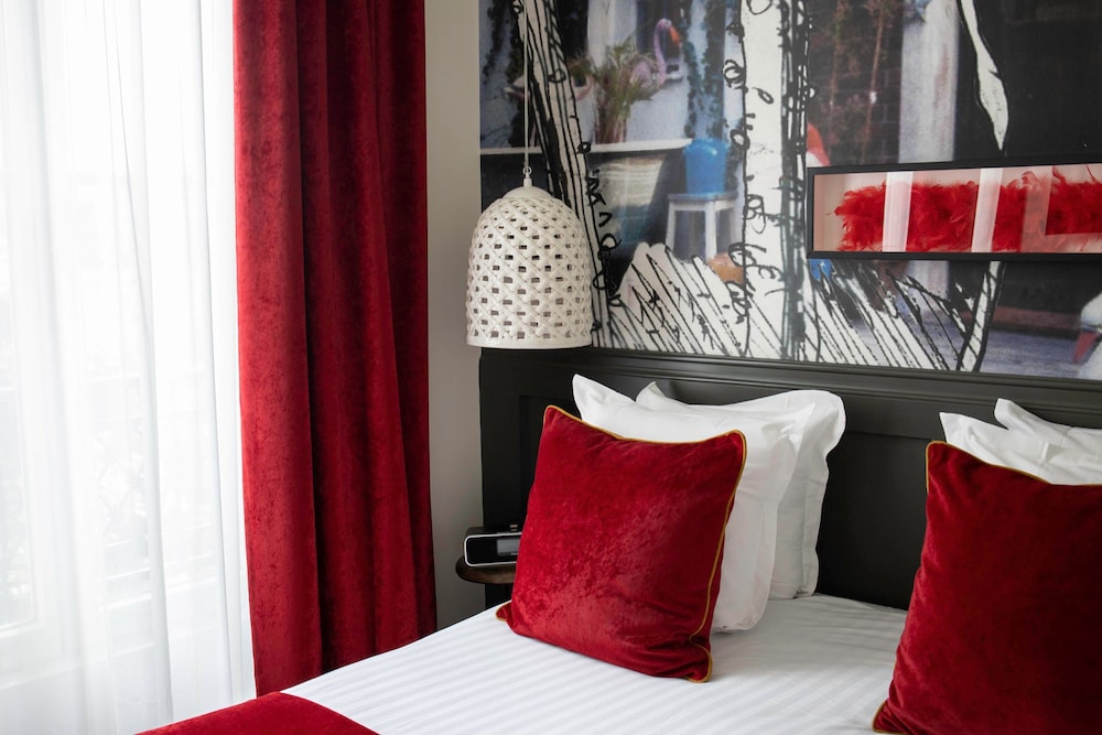 Standard Double room - Complimentary soft minibar, Chromecast - Snacks, digital press, fitness photo 2