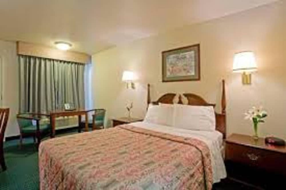 Standard Suite, 1 King Bed, Jetted Tub