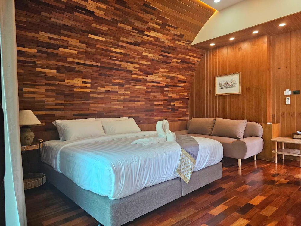 Executive Room, Balcony, River View - Photo 18