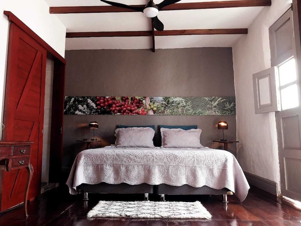 Deluxe Suite, 1 King Bed photo 2