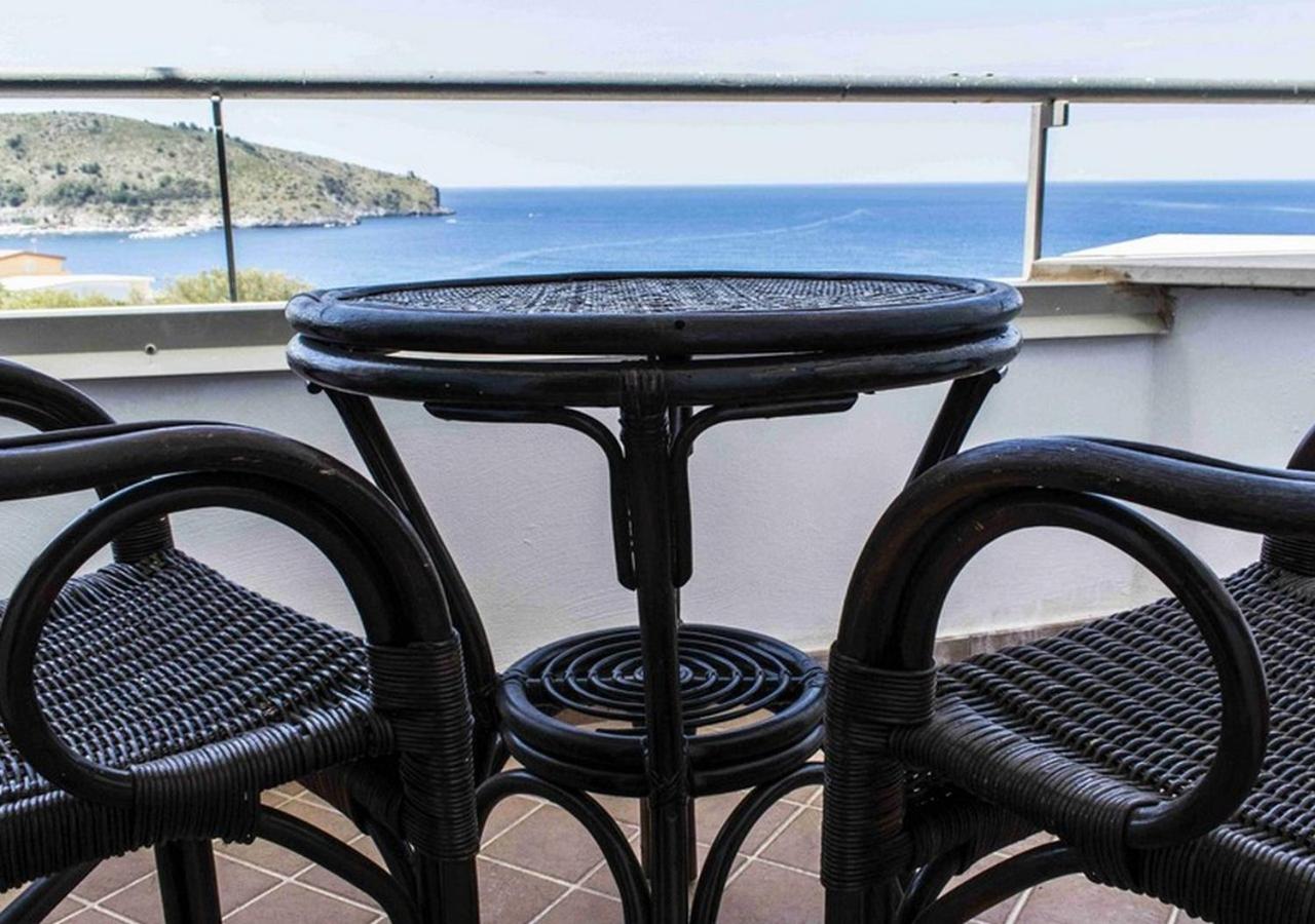 Double Room with Sea View - Photo 2