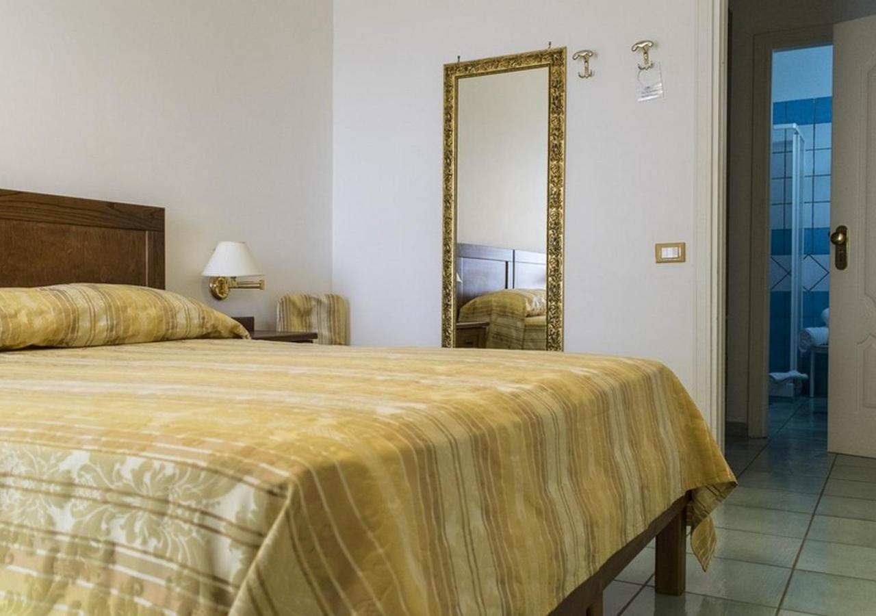 Double Room - Photo 6