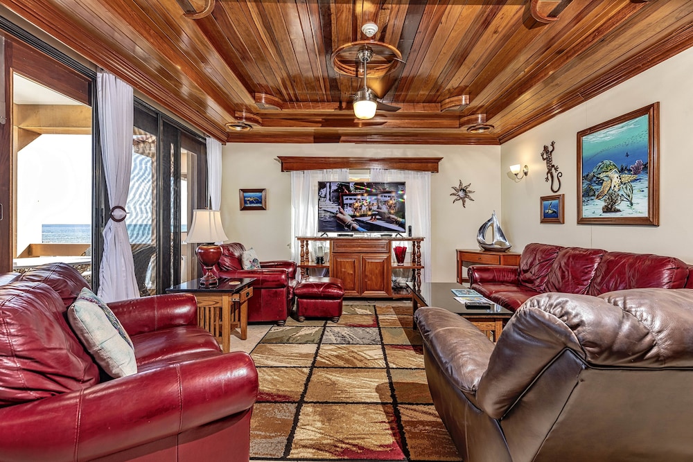 Luxury Condo, 3 Bedrooms, Ocean View, Oceanfront