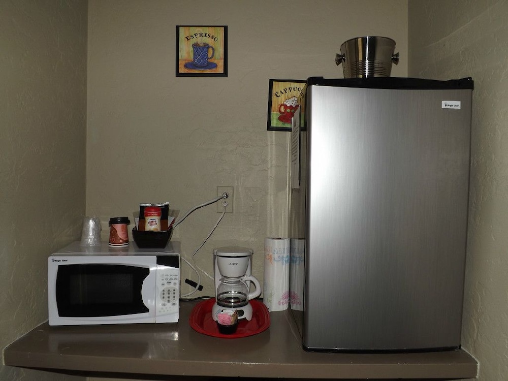 Classic Double Room, 2 Double Beds, Refrigerator & Microwave photo 3