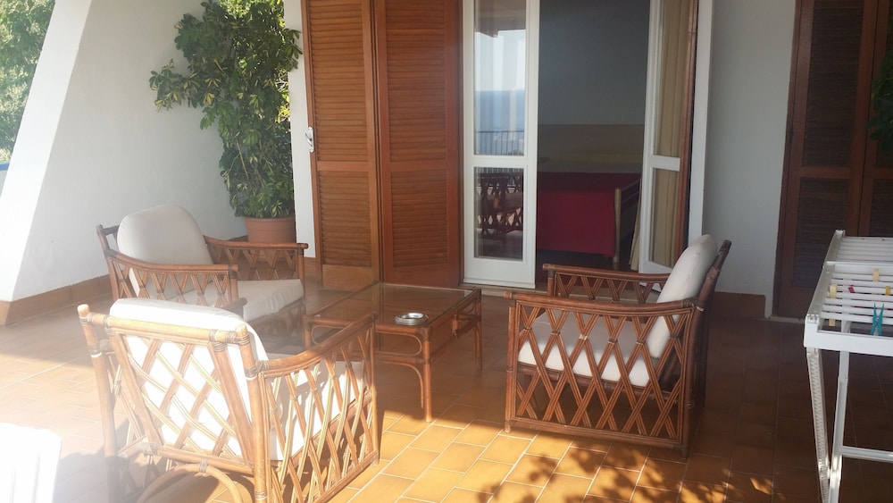 Standard Triple Room, Terrace, Ocean View photo 3