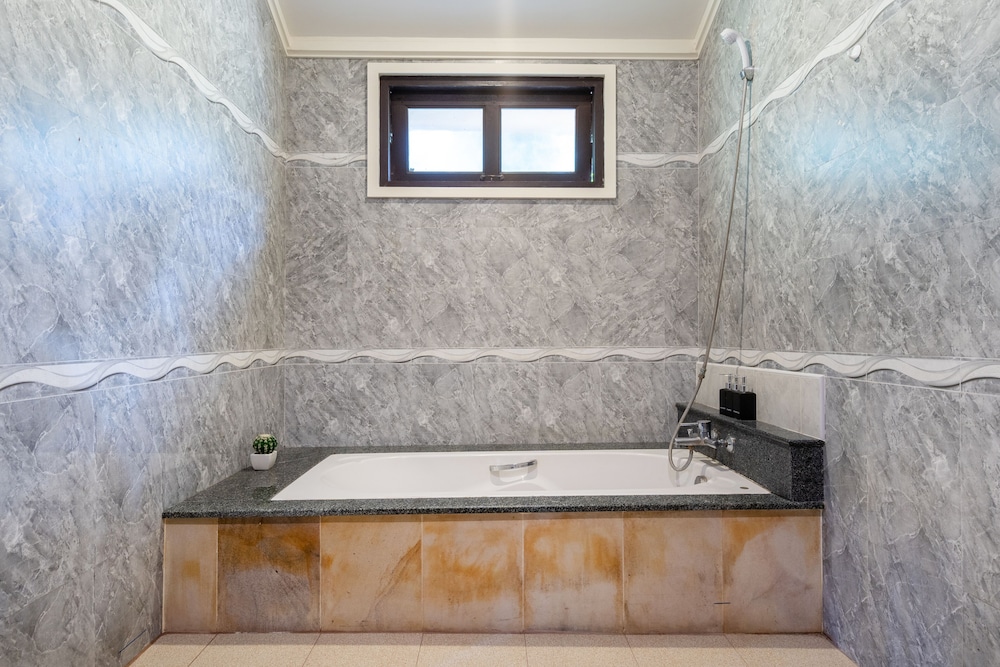 Family Villa, 6 Bedrooms, Pool View photo 2
