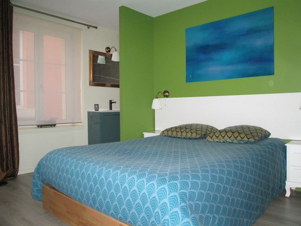 APARTMENT VIOLET DOOR 3 STARS
